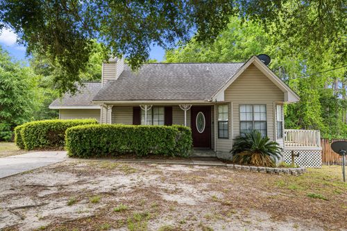 207 Pinoak Ct W, Crestview, FL, 32539-8317 | Card Image