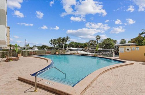 apt-404-2020 Ne 135th St, North Miami, FL, 33181-2107 | Card Image