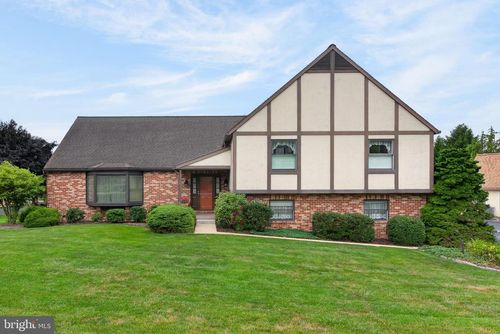 56 N Whisper Ln, New Holland, PA, 17557-1432 | Card Image