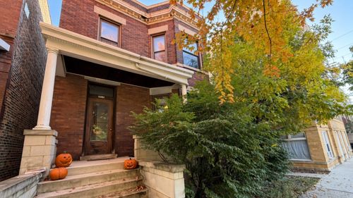 2-3919 Southport Ave, Chicago, IL, 60613-7057 | Card Image