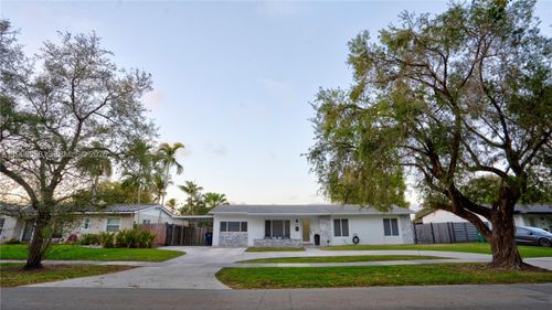 9311 Sterling Dr, Cutler Bay, FL, 33157-7045 | Card Image
