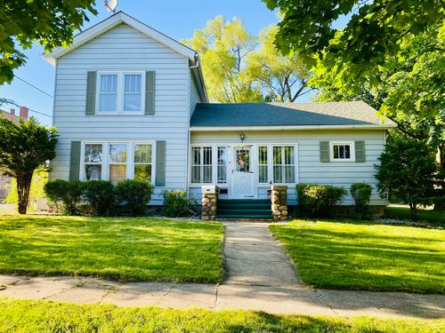 106 Dewey St, Harvard, IL, 60033-3006 | Card Image