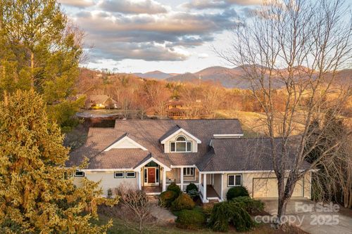 4 Crescent Ct, Weaverville, NC, 28787-8901 | Card Image