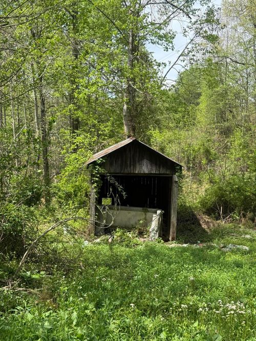 1325 Ky 1036, Campton, KY, 41301-8381 | Card Image