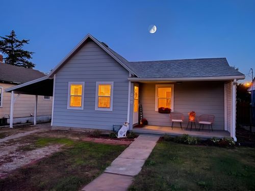 121 Se 5th St, Newton, KS, 67114-3716 | Card Image
