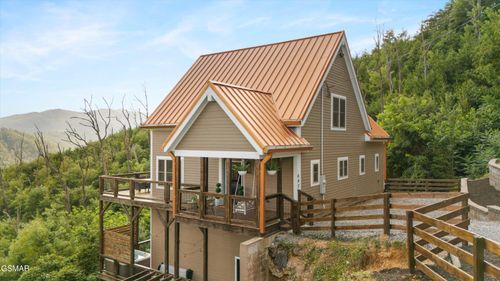 647 Kristies Place Rd, GATLINBURG, TN, 37738 | Card Image