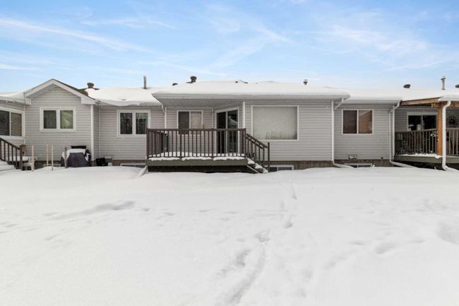 72 - 2816 Botterill Crescent, Home with 3 bedrooms, 2 bathrooms and 1 parking in Red Deer AB | Image 5