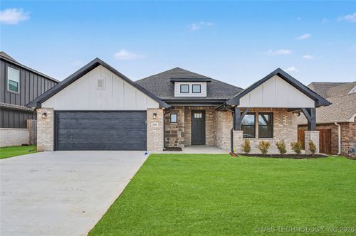 2104 E 128th Pl S, Jenks, OK, 74037-4466 | Card Image