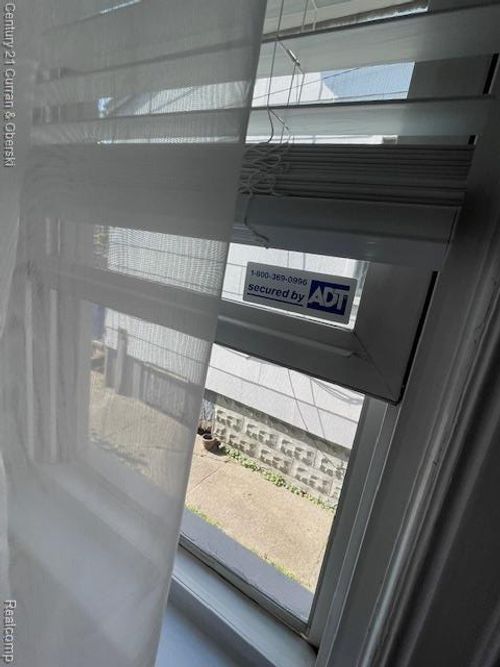 2282 Norwalk St, Hamtramck, MI, 48212-3417 | Card Image