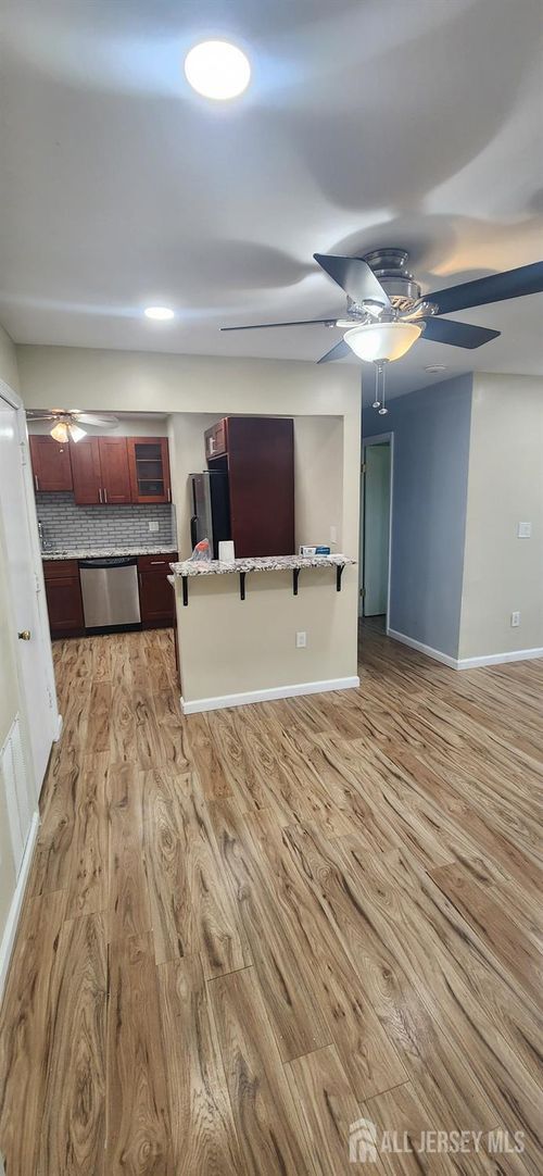 420 College Dr, Edison, NJ, 08817-5930 | Card Image