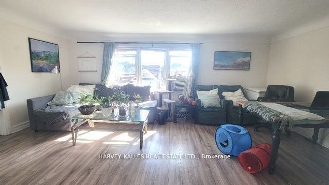 260 Prospect St S, Home with 4 bedrooms, 2 bathrooms and 2 parking in Hamilton ON | Image 9