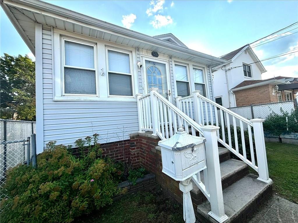Lincoln Ave, Staten Island, NY 10306