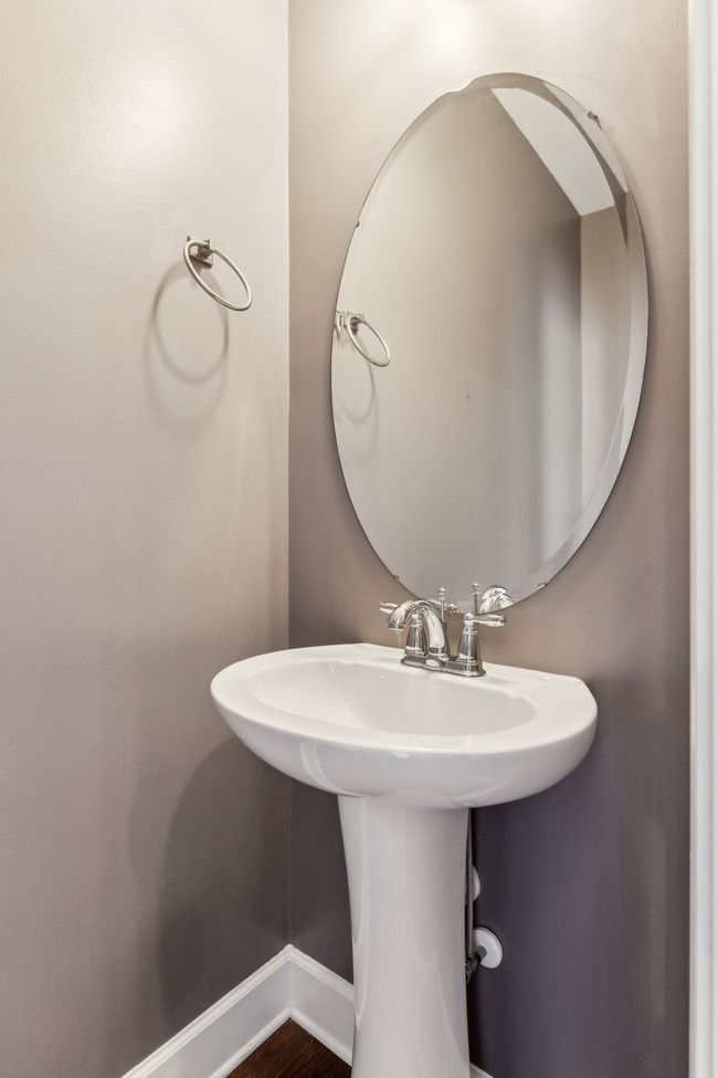 1/2 bath on 2nd level | Image 26