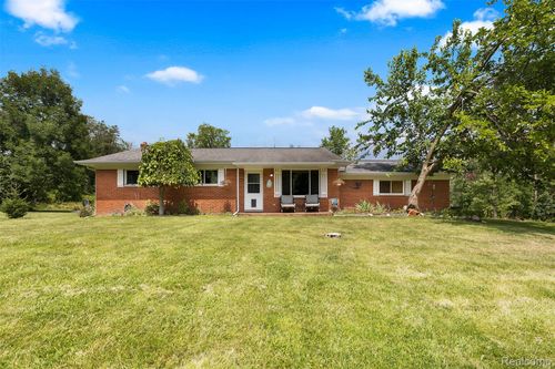 1505 Hummer Lake Rd, Ortonville, MI, 48462-9440 | Card Image