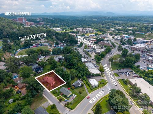 18 Edgehill Ave, Asheville, NC, 28801-4210 | Card Image
