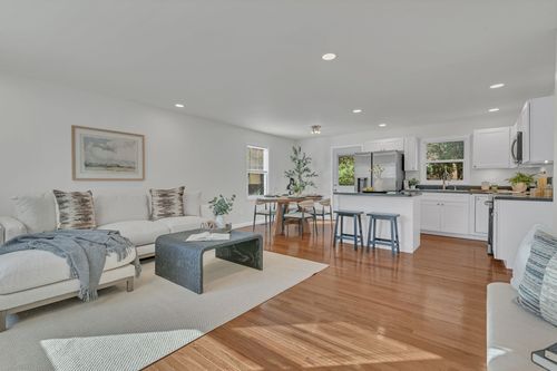 44 Flint Dr, Decherd, TN, 37324-3862 | Card Image