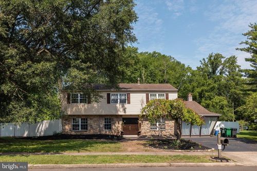 325 Toll Dr, SOUTHAMPTON, PA, 18966-3066 | Card Image