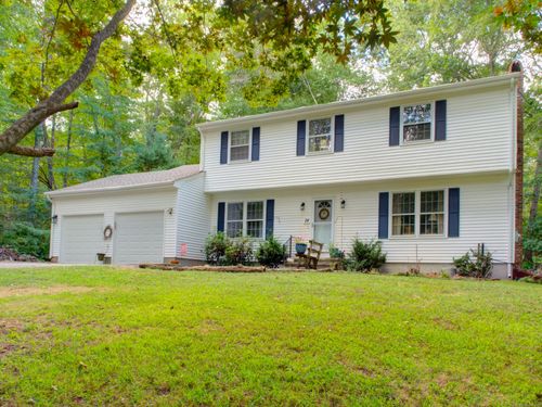 24 Queen Eleanor Dr, Gales Ferry, CT, 06335-1315 | Card Image