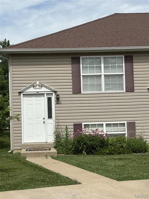 1033 Arlington Ct, Warrenton, MO, 63383-1379 | Card Image