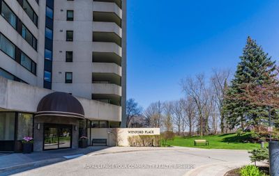 306 - 75 Wynford Heights Cres, Condo with 2 bedrooms, 2 bathrooms and 1 parking in North York ON | Image 2