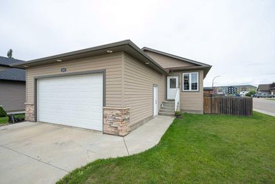 4101 74 Ave, House detached with 4 bedrooms, 3 bathrooms and 4 parking in Lloydminster AB | Image 1