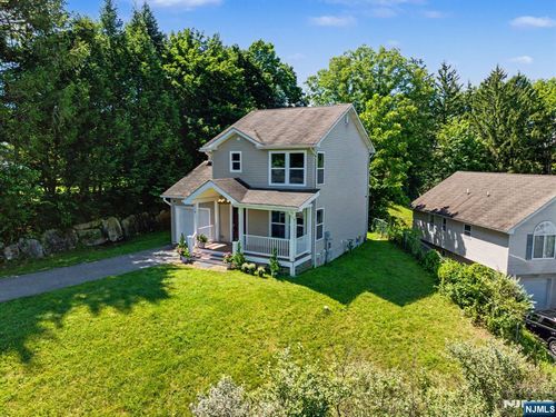 4 Michael Ct, Hamburg, NJ, 07419-9647 | Card Image