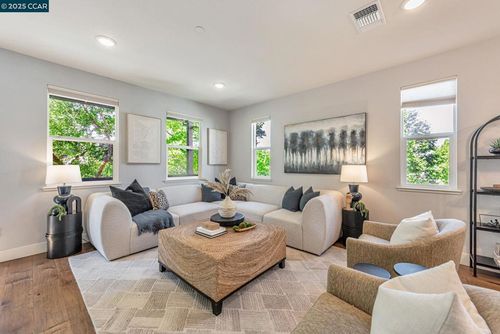 467 Mitchell Ave, Alameda, CA, 94501-7852 | Card Image