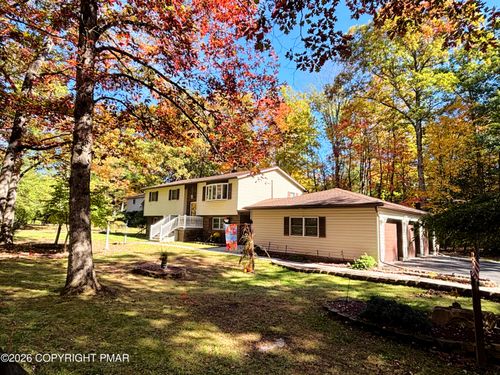 154 Lake Dr, Nesquehoning, PA, 18240-2105 | Card Image