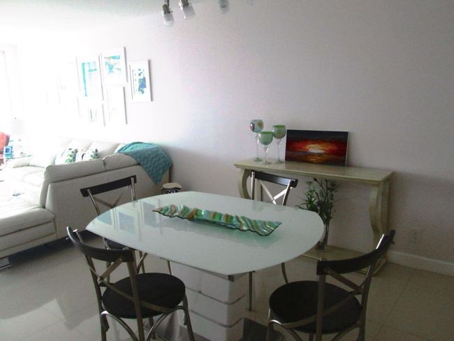 APT-1007 - 3212 S Ocean Blvd, Condo with 2 bedrooms, 2 bathrooms and null parking in Highland Beach FL | Image 14