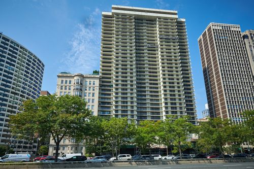 24bn-1212 Lake Shore Dr, Chicago, IL, 60610-6679 | Card Image