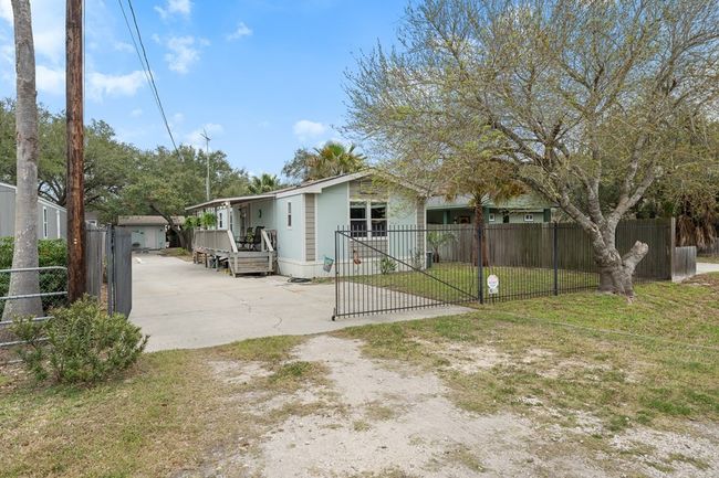 1610 Hardee St, House other with 3 bedrooms, 2 bathrooms and null parking in Rockport TX | Image 4