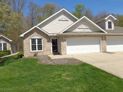 15672 Roxboro Dr, Middleburg Heights, OH, 44130-8385 | Card Image