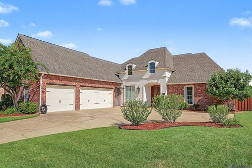 18541 Lake Stream Dr, Greenwell Springs, LA, 70739-4764 | Card Image