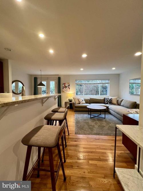 middle-floor-4118 18th Road N, ARLINGTON, VA, 22207 | Card Image