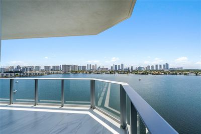 1210 - 17111 Biscayne Blvd, Condo with 3 bedrooms, 3 bathrooms and null parking in North Miami Beach FL | Image 2