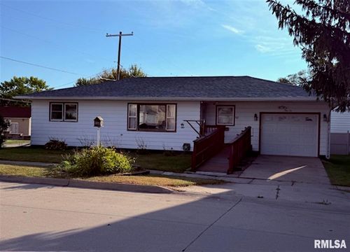 910 4th Ave, De Witt, IA, 52742-1430 | Card Image