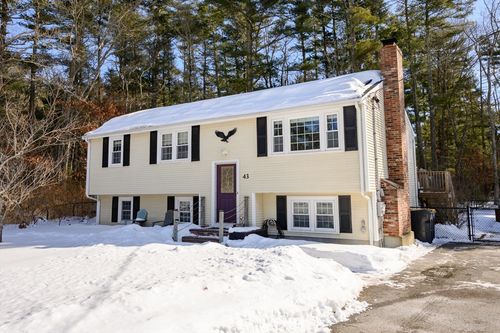 43 S Meadow Rd, Carver, MA, 02330-1414 | Card Image