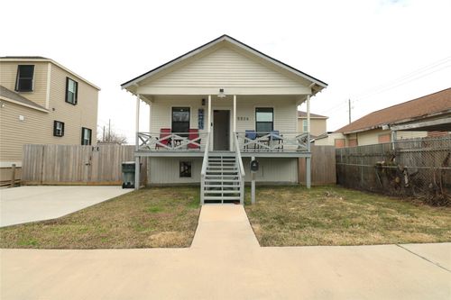 5506 Avenue Q 1/2, Galveston, TX, 77551-5167 | Card Image