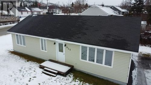 825 Hudson Dr, Labrador City, NL, A2V1M4 | Card Image