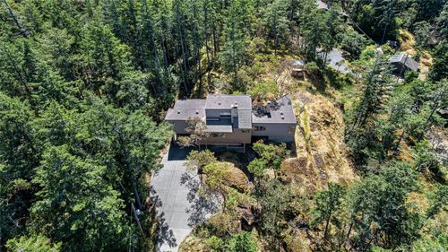 260 Moss Hill Pl, Victoria, BC, V9C3Z2 | Card Image
