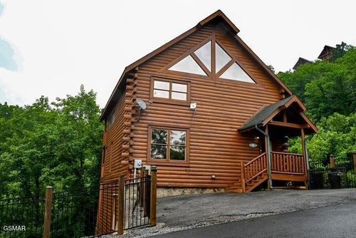 1044 Black Bear Cub Way, Sevierville, TN, 37862 | Card Image