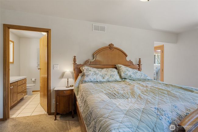 Primary Bed / Bathroom | Image 20