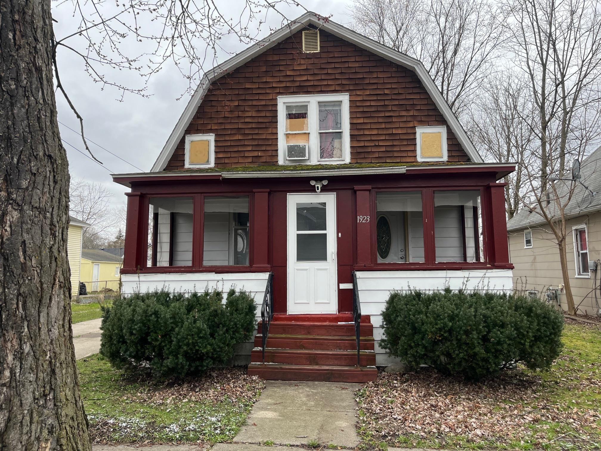 Oakley St, Saginaw, MI 48602