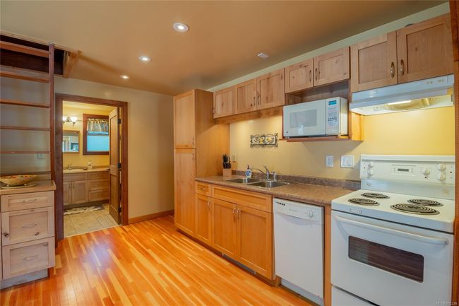 Kitchen | Image 13