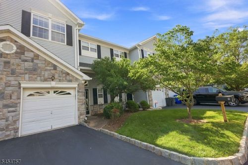 9 Bridgepointe Dr, South Amboy, NJ, 08879-2909 | Card Image