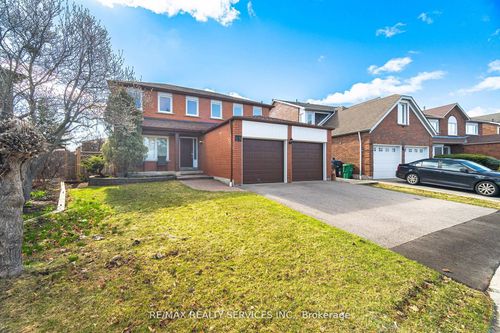 23 Newbury Cres, Brampton, ON, L6S5M3 | Card Image
