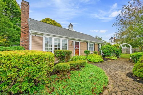 342 Sea St, Hyannis, MA, 02601-4509 | Card Image