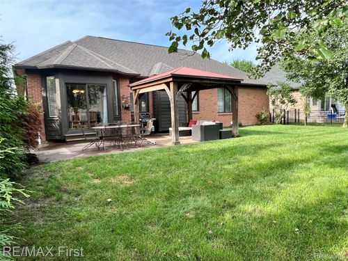21296 Bunker Dr, Macomb, MI, 48042-4324 | Card Image
