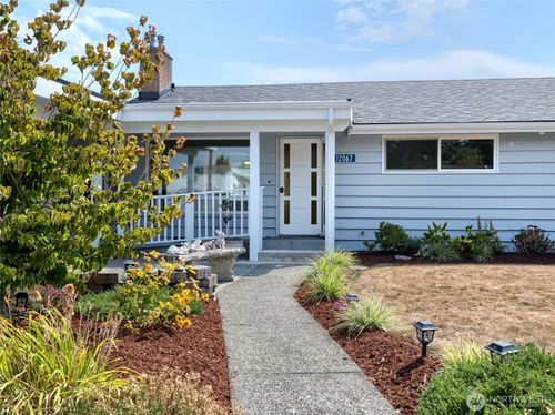 12067 Chinook Dr, Burlington, WA, 98233-2622 | Card Image