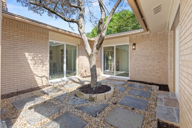 10528 Swallow Ln, House other with 3 bedrooms, 2 bathrooms and null parking in Dallas TX | Image 13